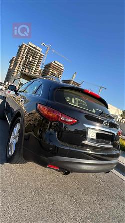 Infiniti QX70